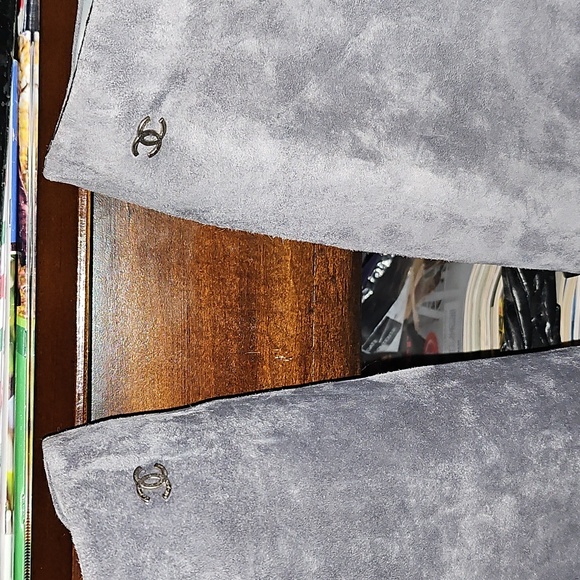 Chanel grey suede high boots - SZ 39 1/2 only worn a few times ** make an offer! - Picture 3 of 9